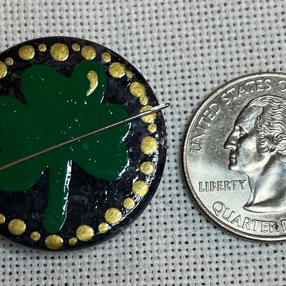MAGNET / Needle Minder Hand Painted Shamrock Cross Stitch Embroidery Sewing - Picture 2 of 3
